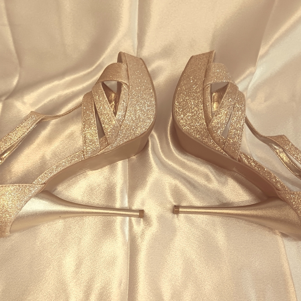 GOLD glitter pumps